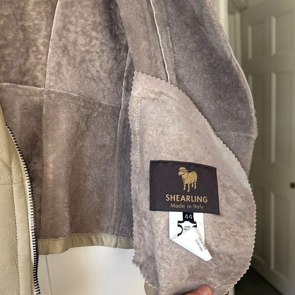 Elegant Beige Teddy Jacket with Plush Collar - Picture 6 of 8